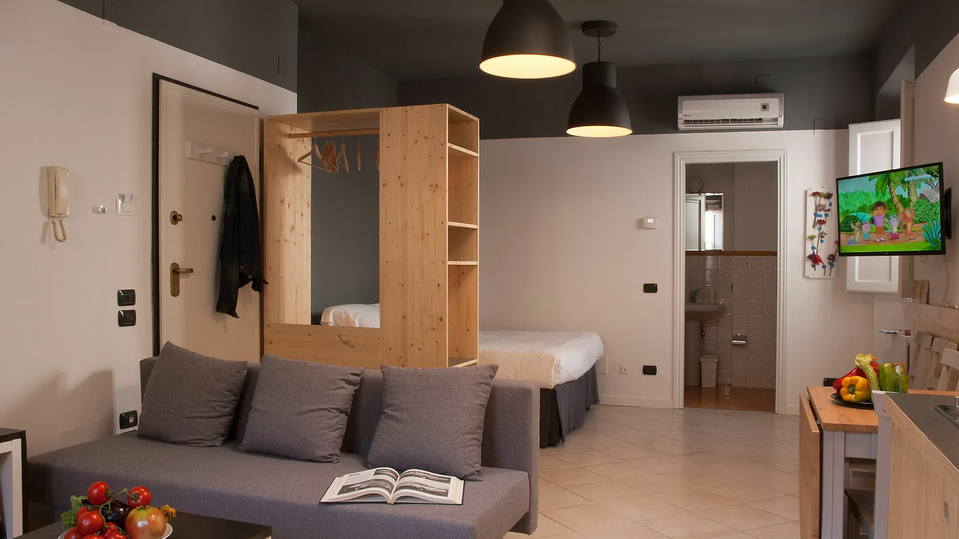 In Florence Apartments 0*,